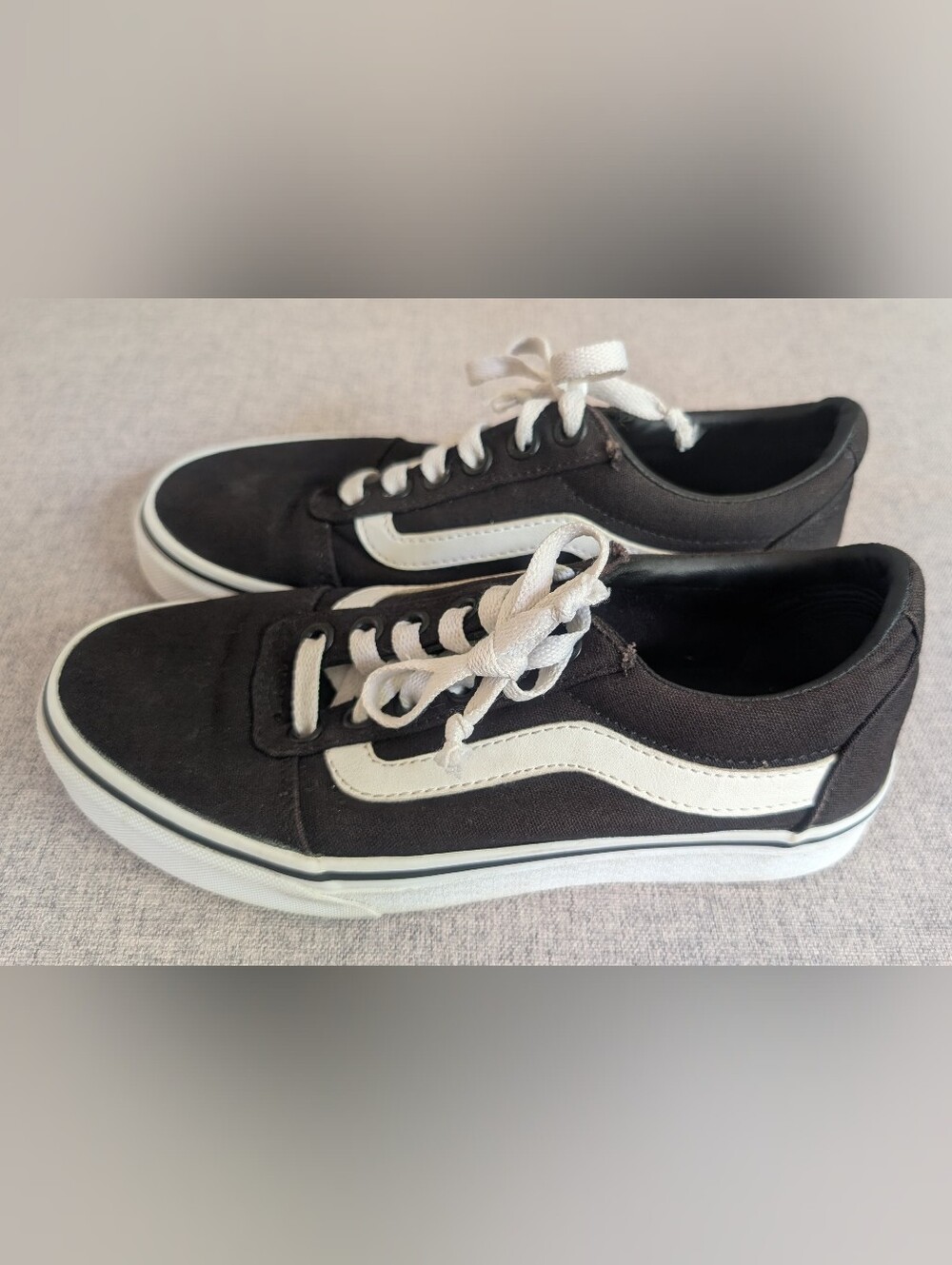 VANS Old Skool Women’s Size 6 Black/White Low Top Canvas Lace-Up Sneakers Shoes